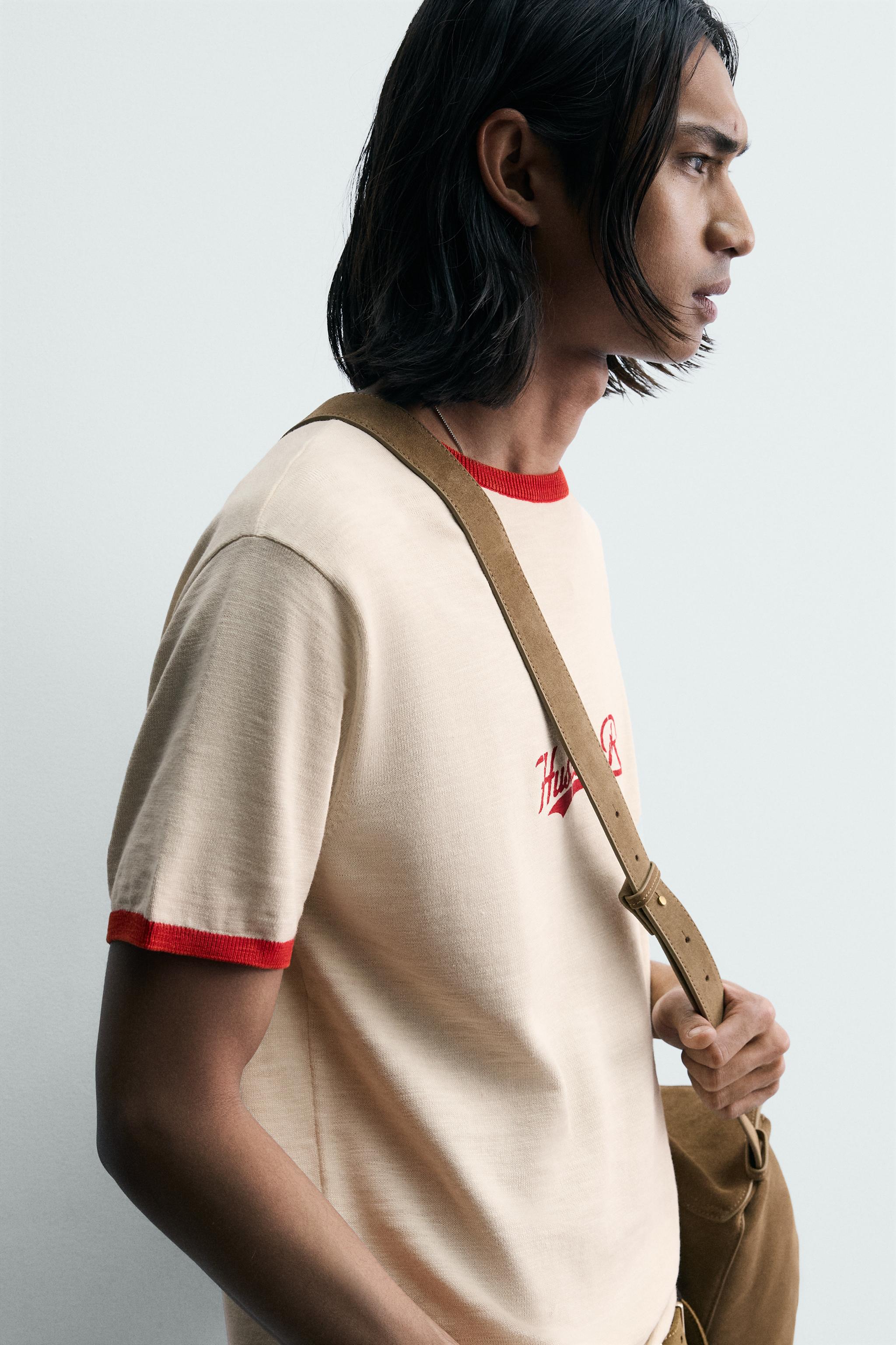 T-SHIRT EN MAILLE CONTRASTE AVEC INSCRIPTION